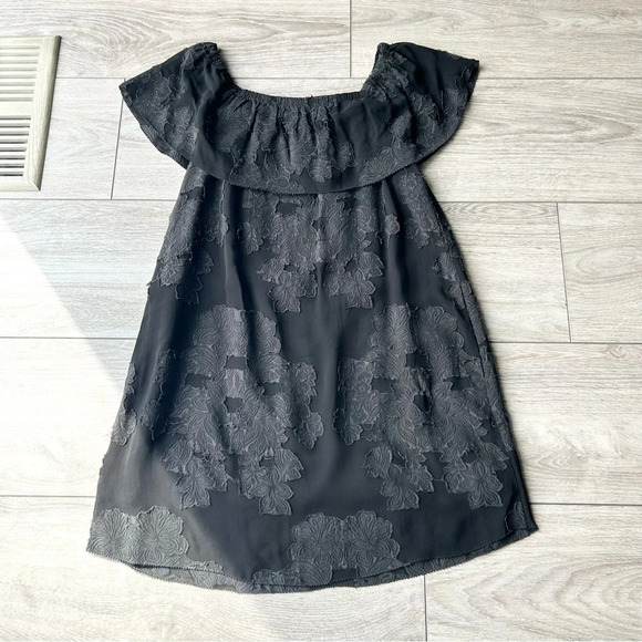 Aritzia Wilfred Mini Dress Floral Applique Off The Shoulders Lace  in Black - Picture 4 of 14